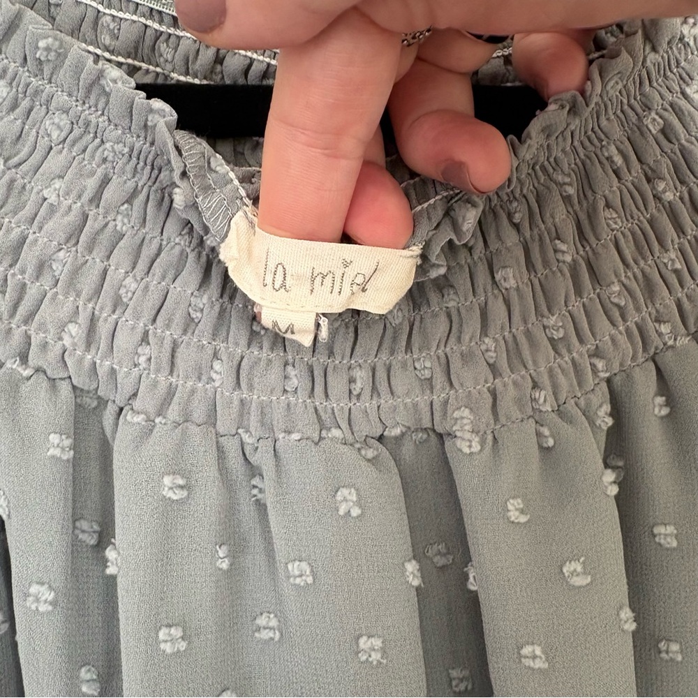 LA MIEL Light Gray Off-Shoulder Blouse Size Medium - Picture 9 of 11